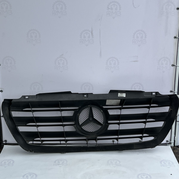 Решетка радиатора А9108852600 на Mercedes Sprinter W 907 / W 910